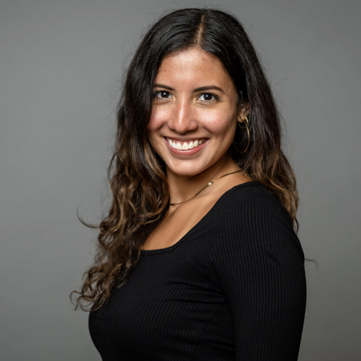 Gaby Levey headshot