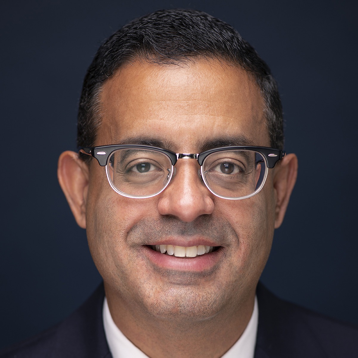 Carlos Velez headshot